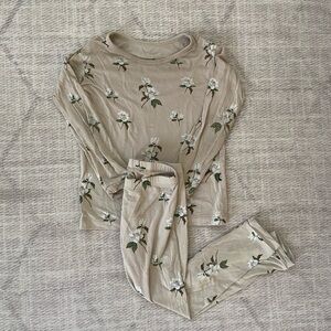 Kyte Baby long sleeve pajamas 2T - Kyte baby pajamas magnolia flower